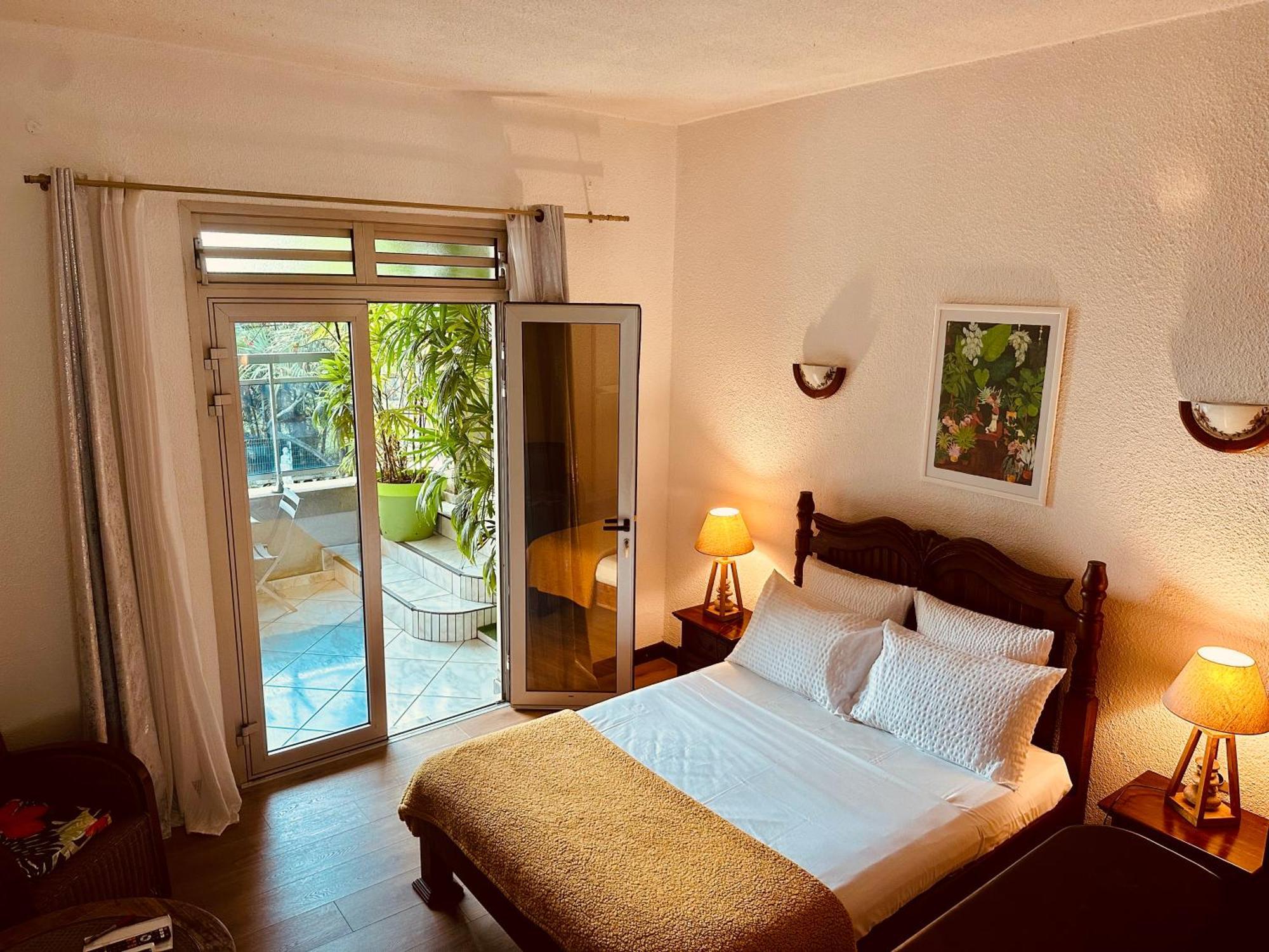 Hotel Residence Le Phoenix Saint Pierre Exterior foto